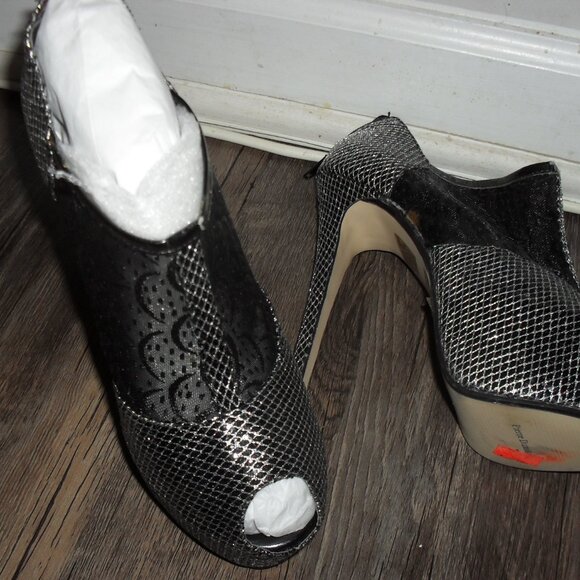 A silver and black mesh peep-toe high-heeled booties 9.5 (Pierre Dumas) - Picture 5 of 6